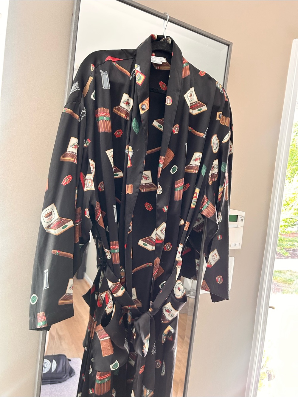 WinterSilks Vintage Black 100% Silk Long Robe with Cigar Print with belt - Picture 4 of 5
